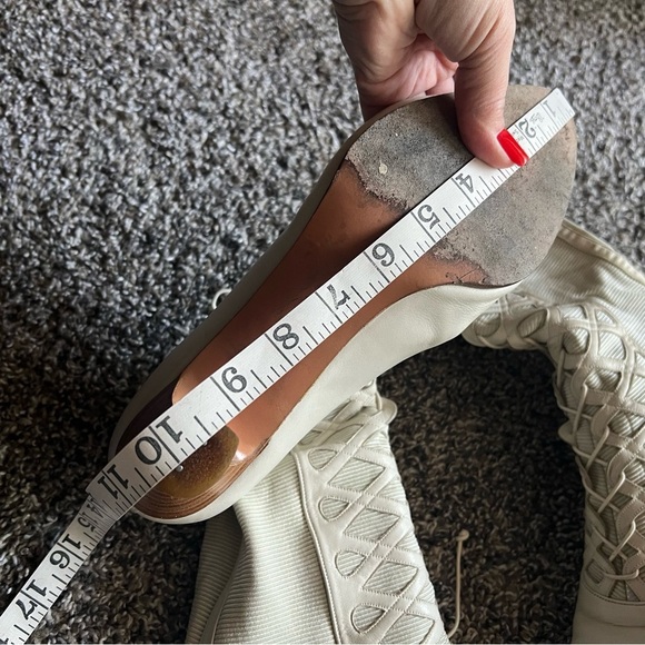 Stuart Weitzman Vintage leather booties, cream, 2.5”kitten heel, size 10 narrow - Picture 11 of 13